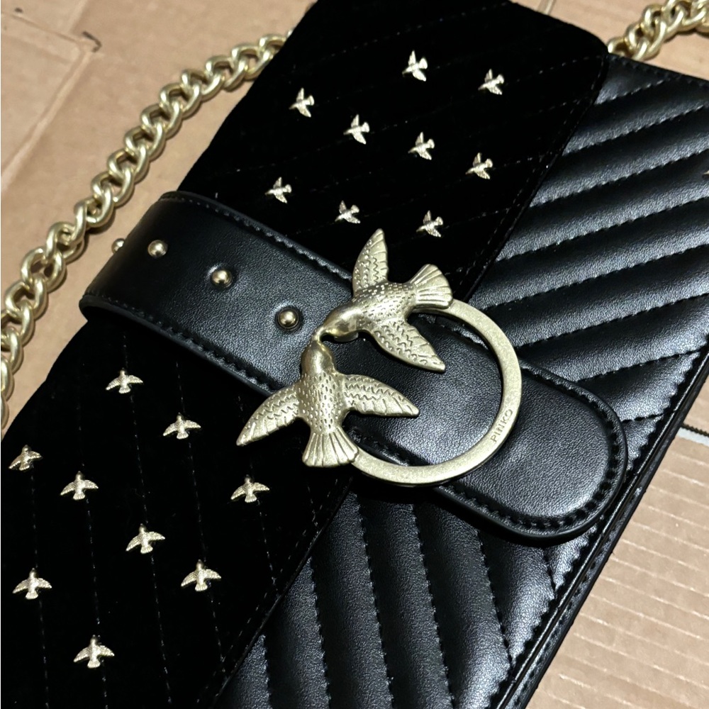 Pinko black gold shoulder bag.